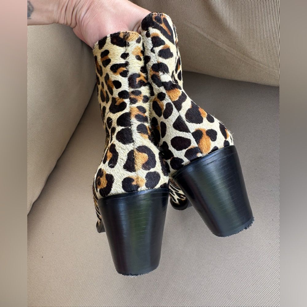 DUNDAS x REVOLVE Gigi Bootie in Tan – Leopard Print – Metal Toe – Size 8,5 - Picture 4 of 11